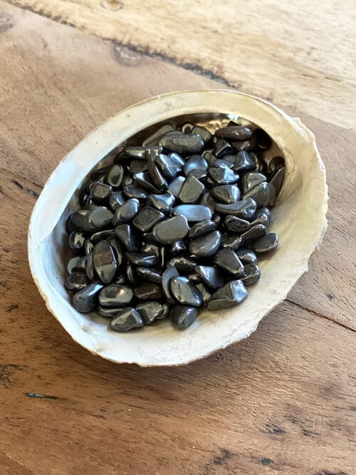hemaliet in abalone schelp