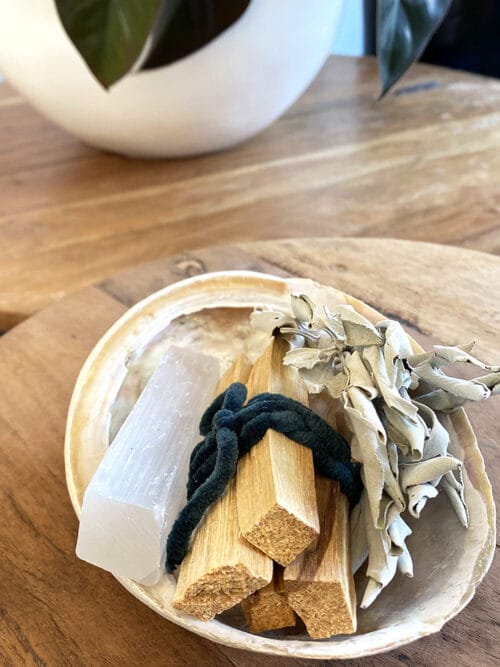 seleniet in abaloneschelp palo santo salie