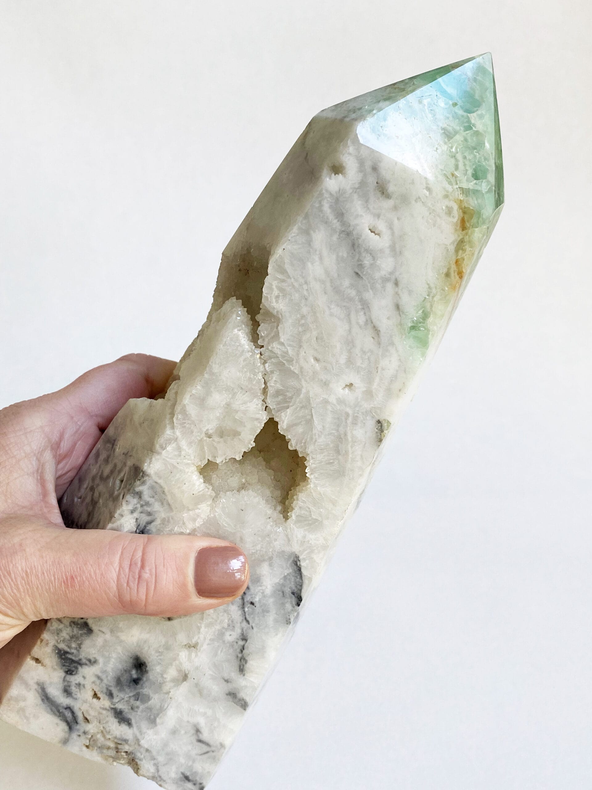 Groene calciet toren geode