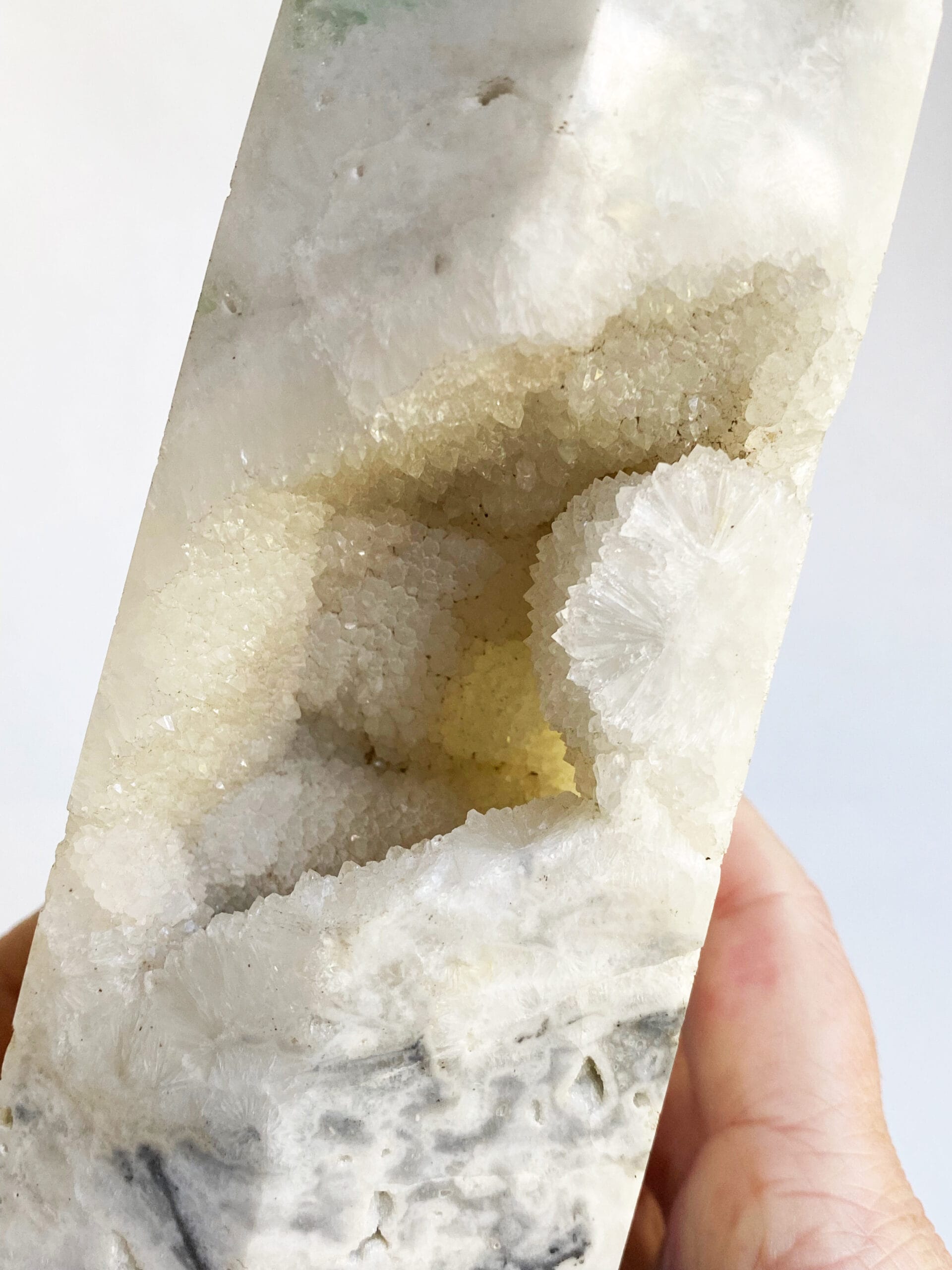 Groene calciet toren geode