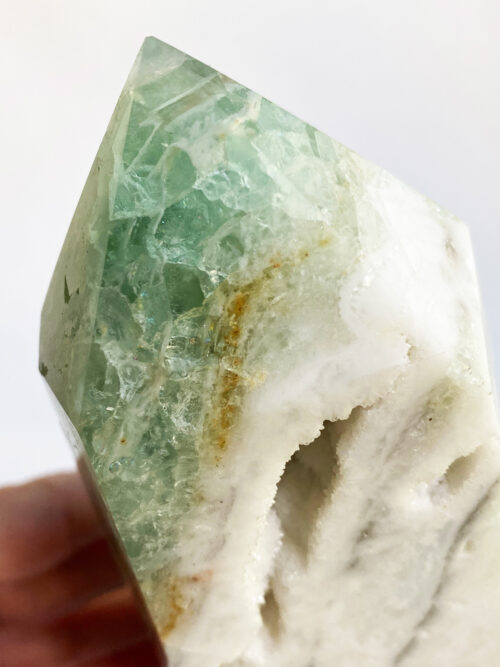 Groene calciet toren geode