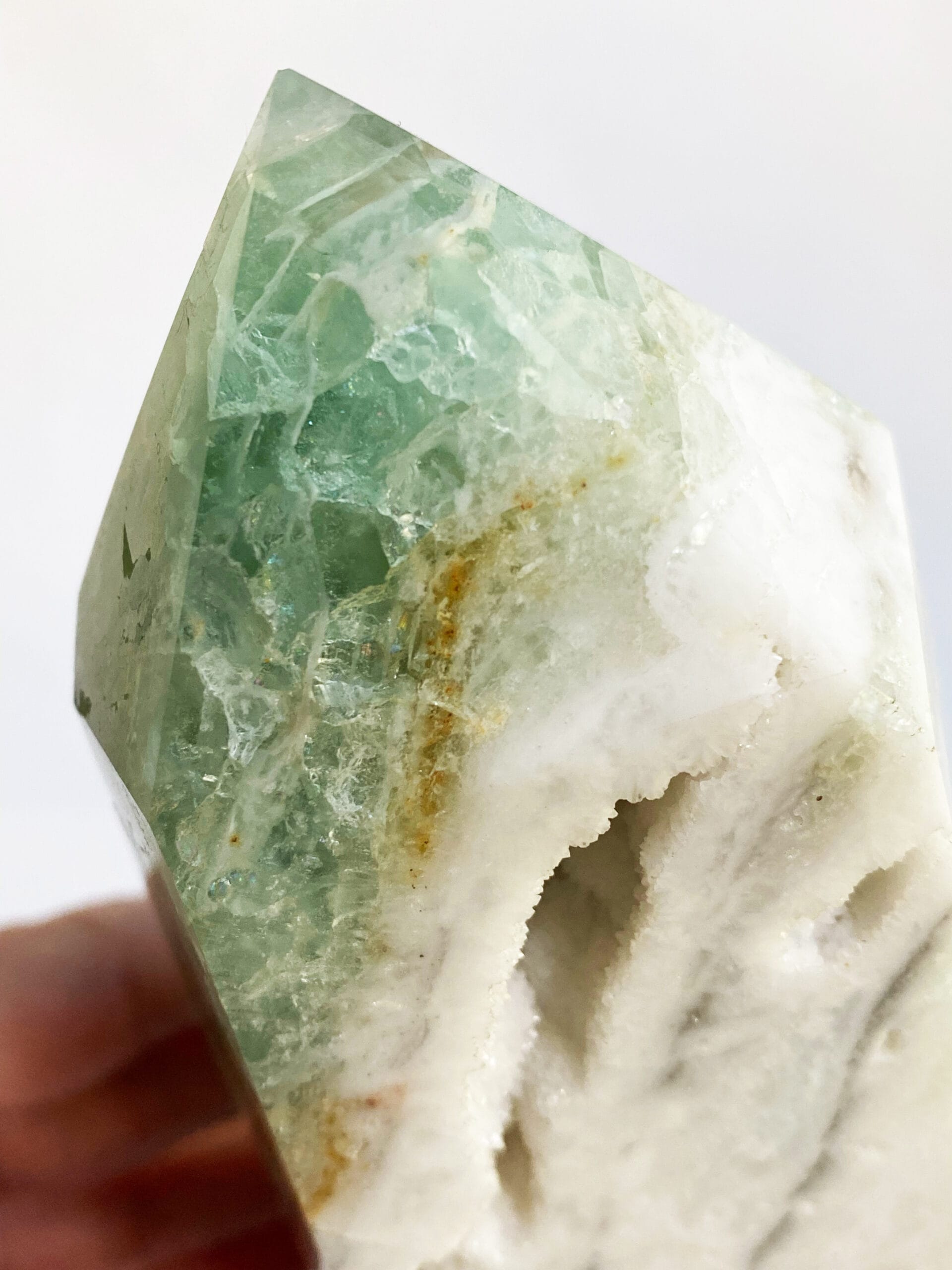 Groene calciet toren geode