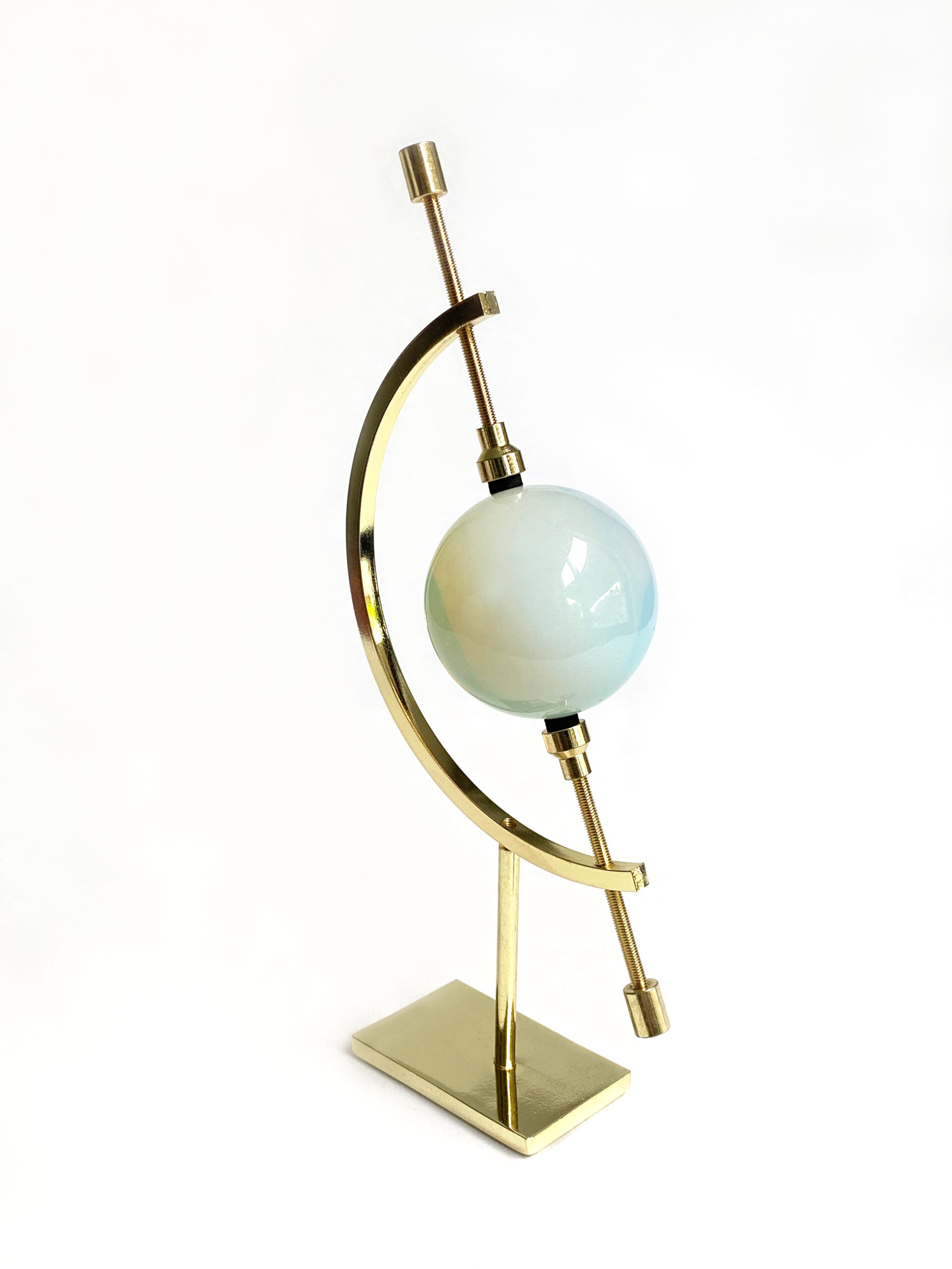 Opaliet sphere in standaard