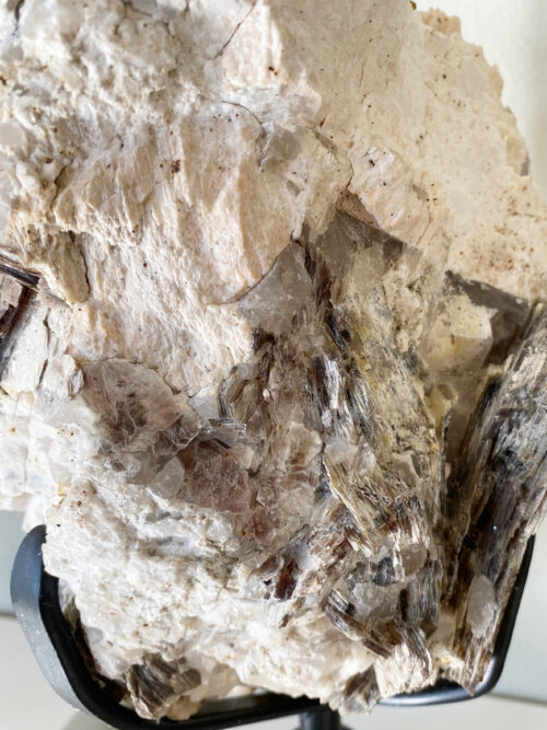 Elestial Quartz met Mica op standaard