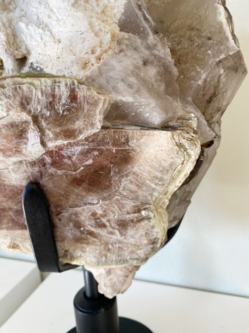 Elestial Quartz met Mica op standaard