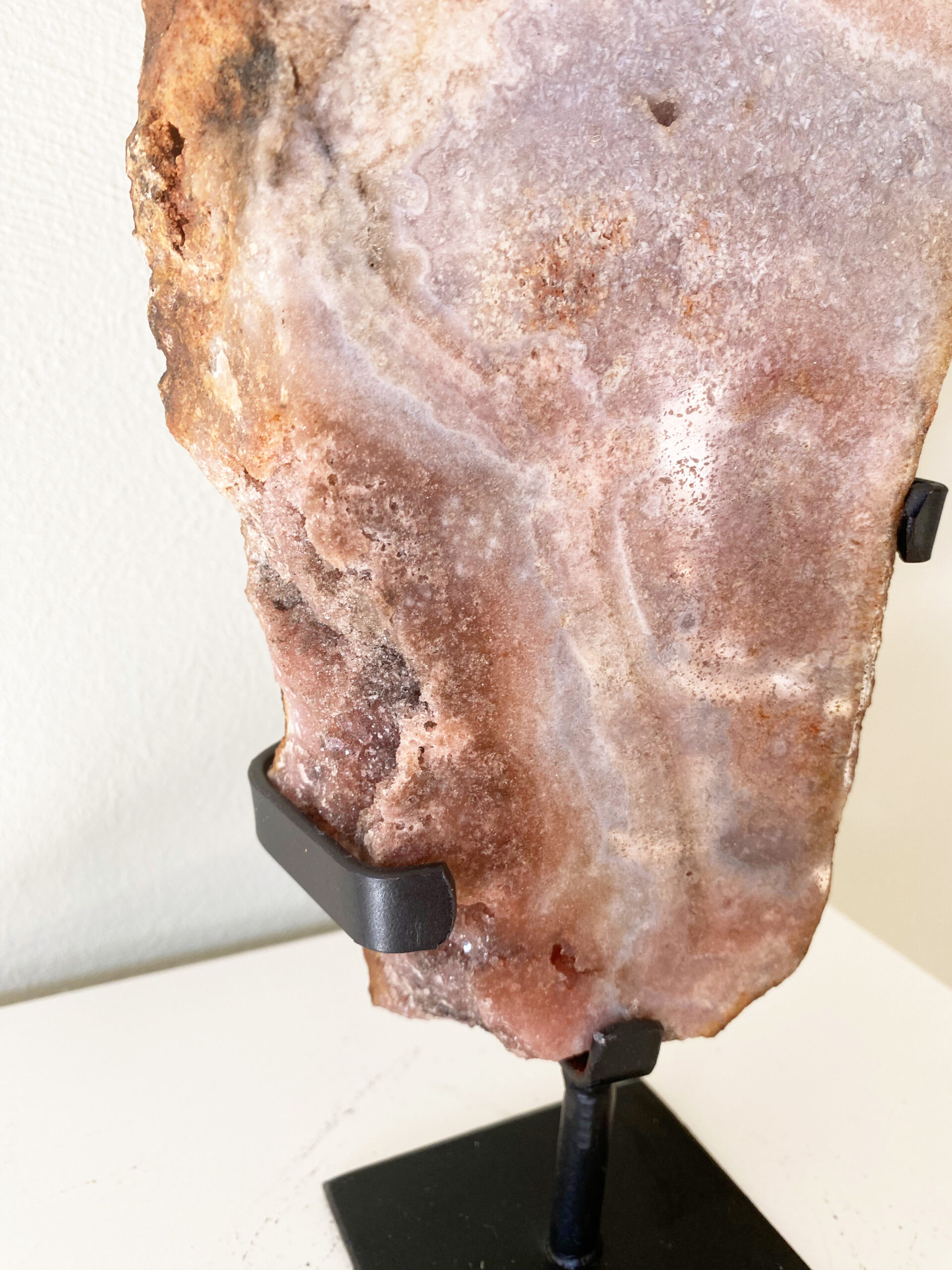 Roze amethist Slab in standaard Roze amethist Slab in standaard