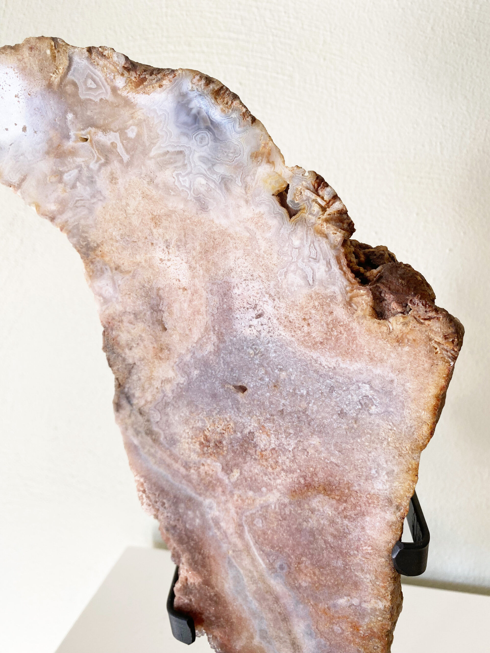 Roze amethist Slab in standaard Roze amethist Slab in standaard