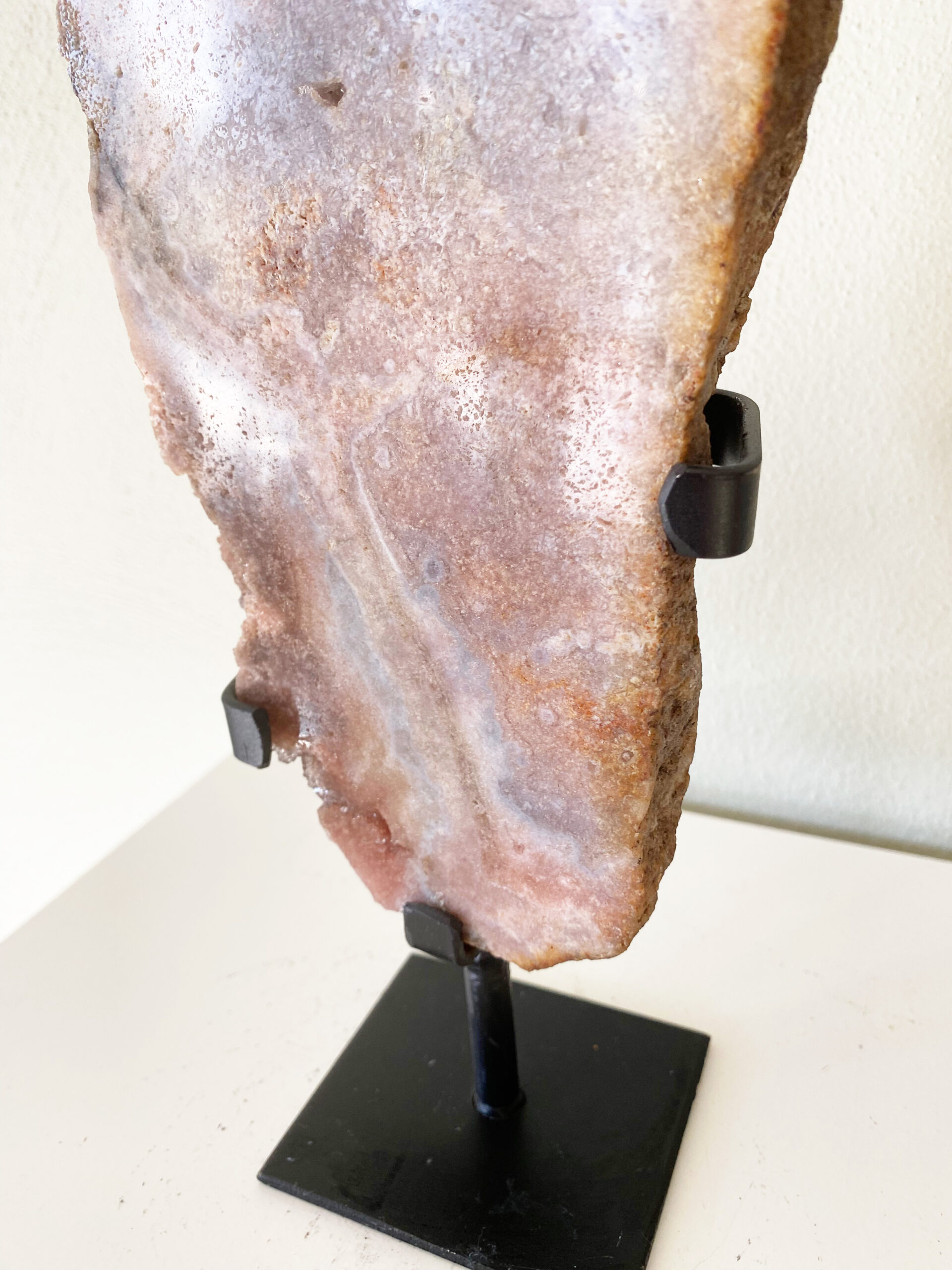 Roze amethist Slab in standaard Roze amethist Slab in standaard