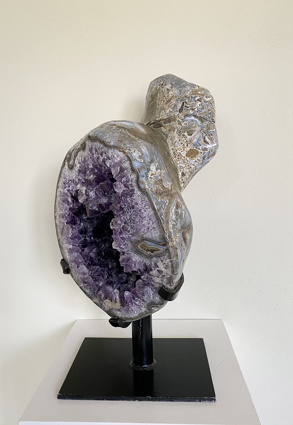 Amethist op standaard