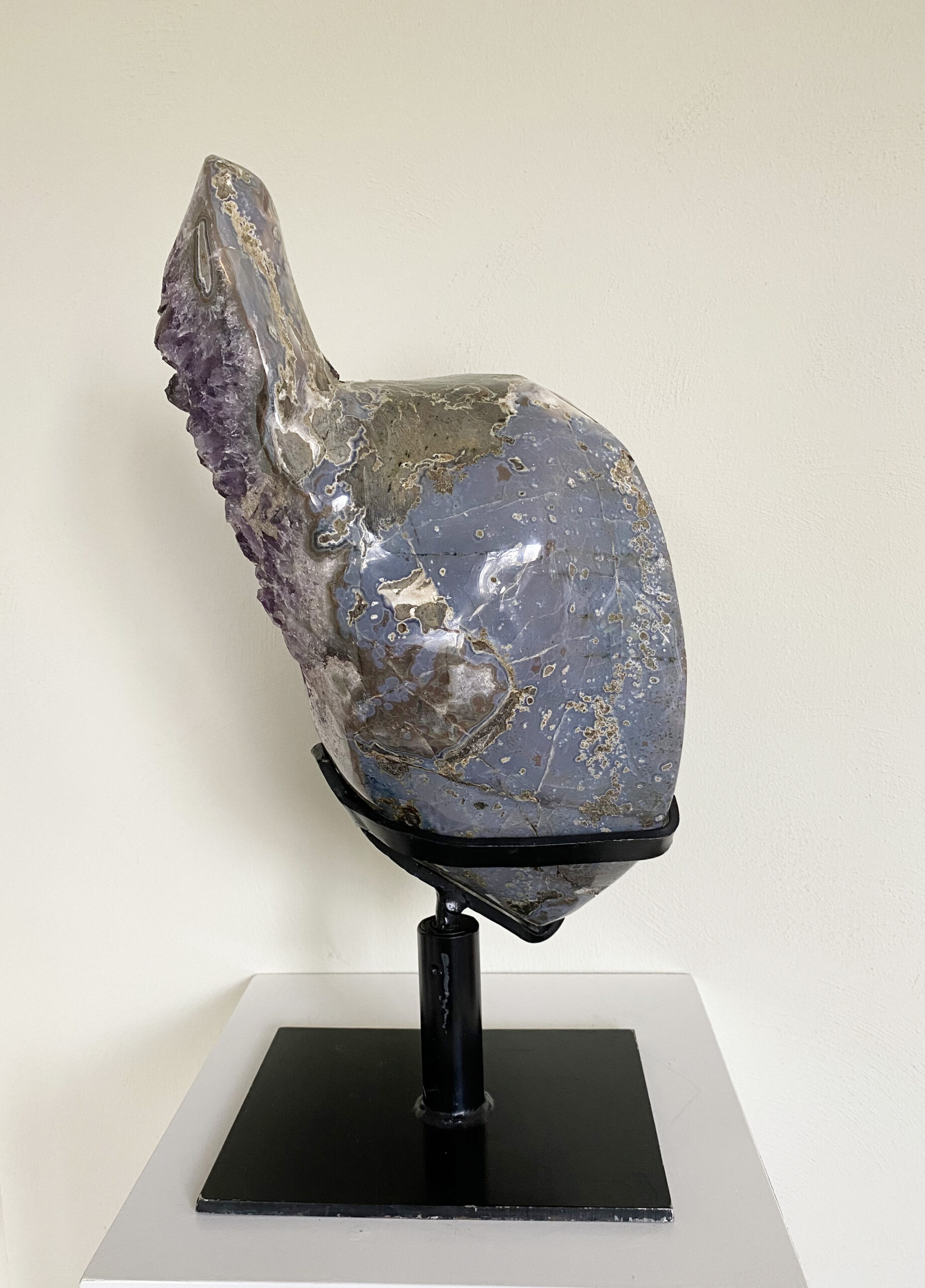 Amethist op standaard