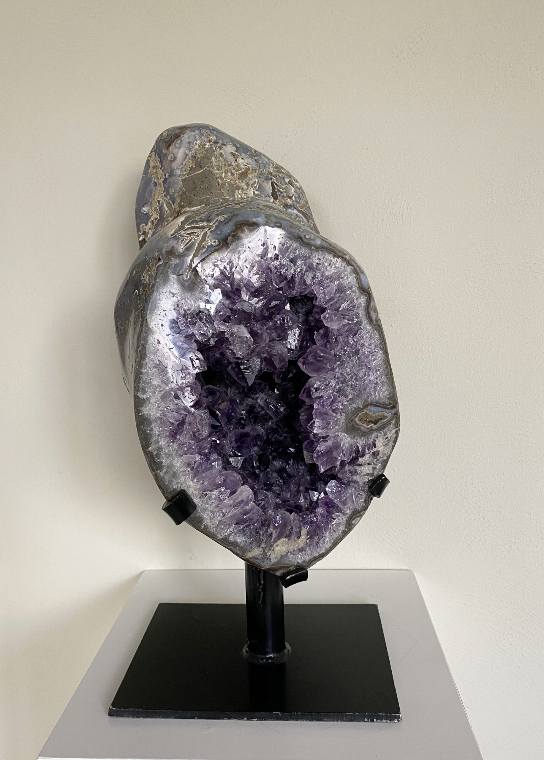 Amethist op standaard